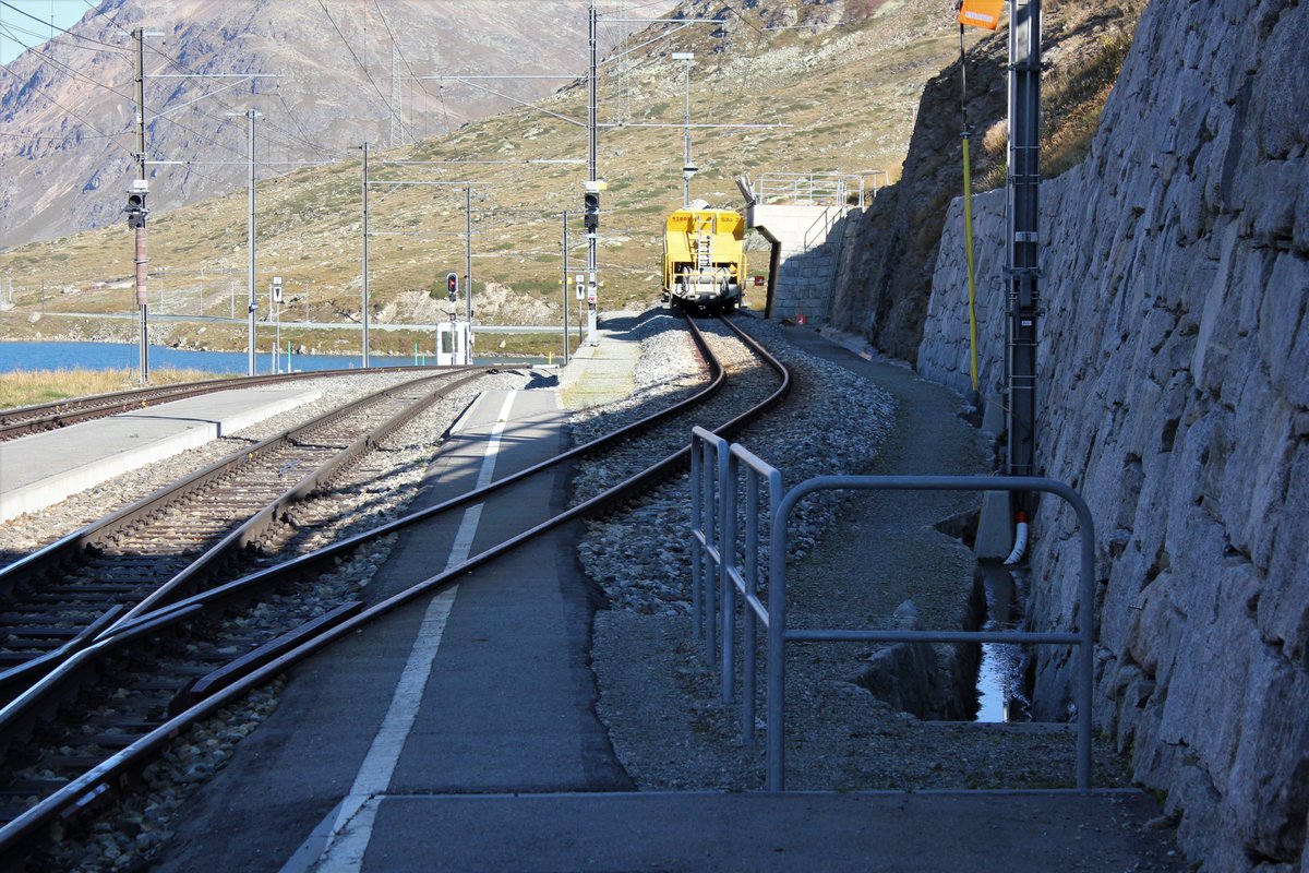 RhB Bernina Ospizio: die Schüttrampe am 20.09.2018. Sie wurde neu vorgemauert. Auch die Seite neu aufgemauert und das Gleis ist erneuert.