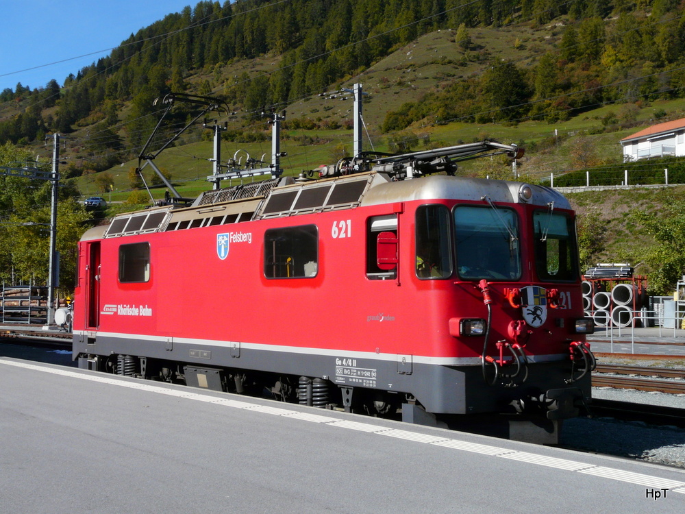 RhB - Ge 4/4  621 im Bahnhof von Scuol-Tarasp am 18.10.2013