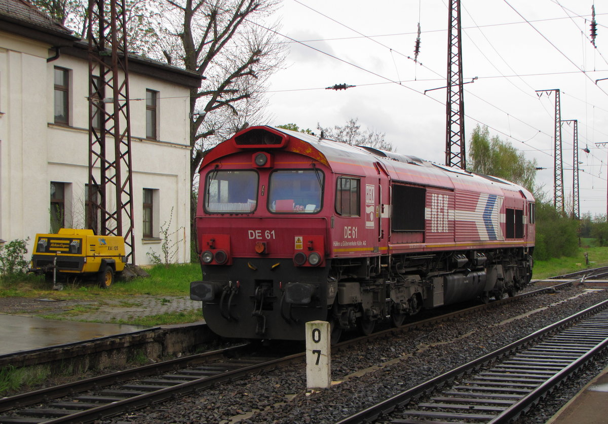 RheinCargo DE 61 (92 80 1266 061-1 D-RHC) am 16.04.2016 in Großkorbetha.