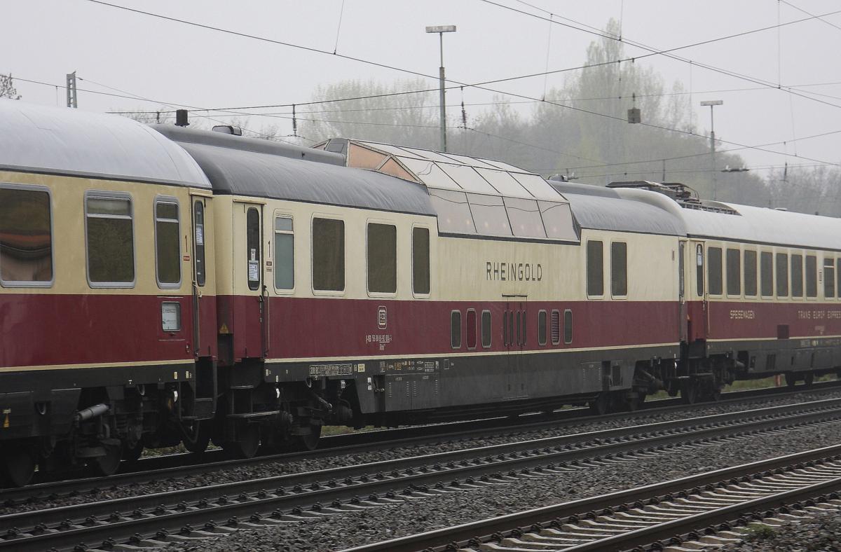 Rheingold Domcar, Nummer 568081-90004-1, fotografiert am 5.4.2014 auf der Rollbahn in Hasbergen.
Der Wagen befand sich in einem Sonderzug nach Papenburg: DPF 25155!