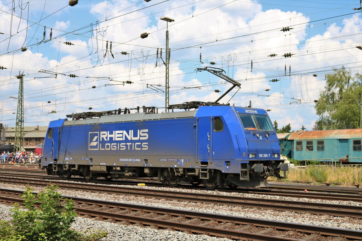 Rhenus Logistics 186 296-7 beim Sommerfest im DB Museum Koblenz Lützel am 22.06.19. Von einen Gehweg aus fotografiert. Die Bundespolizei hat die Fotografen überwacht damit nichts passiert