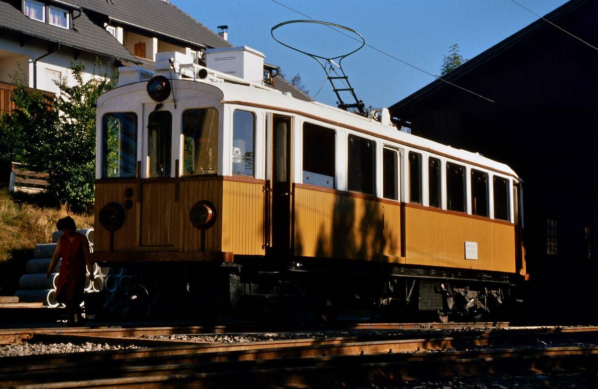 Rittner Bahn in Südtirol, Wagenschuppen. 
Datum: 29.10.1985.