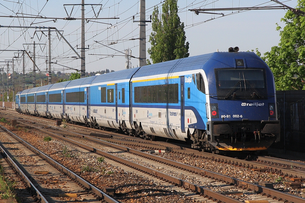 RJ 71 (Brno dolni nadrazi - Graz Hbf.) mit dem CD 73 54 80-91 002-6 Afmpz als letztes Fahrzeug am 22.April 2019 bei der Haltestelle Haidestraße.