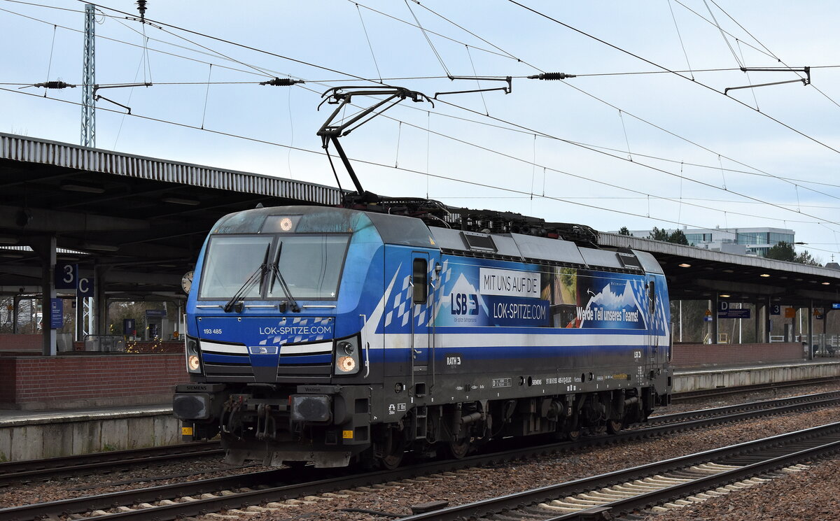 RTB Cargo - Rurtalbahn Cargo GmbH, Düren [D] mit der ELL Vectron  193 485  [NVR-Nummer: 91 80 6193 485-0 D-ELOC] am 18.12.24 Höhe Bahnhof Schönefeld b. Berlin.
