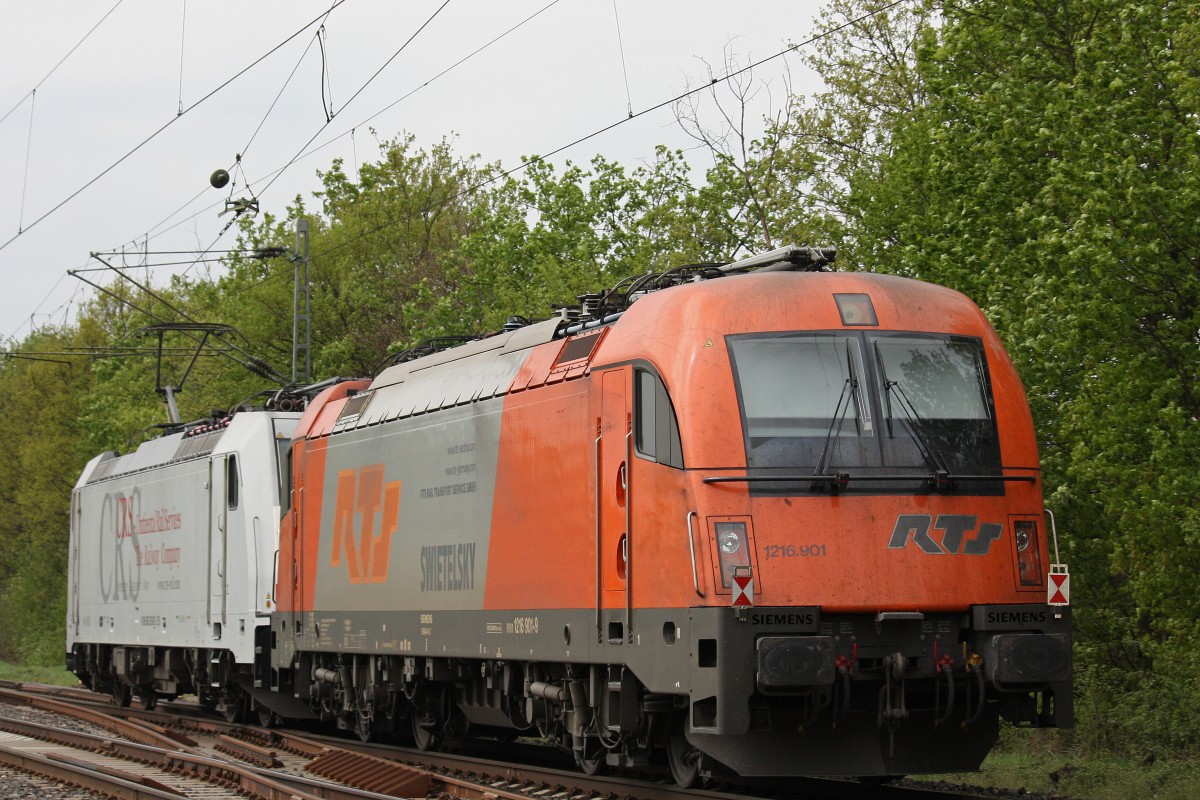 RTS 1216 901 wurde am 1.5.13 von CRS E 186 239 durch Menden geschleppt.