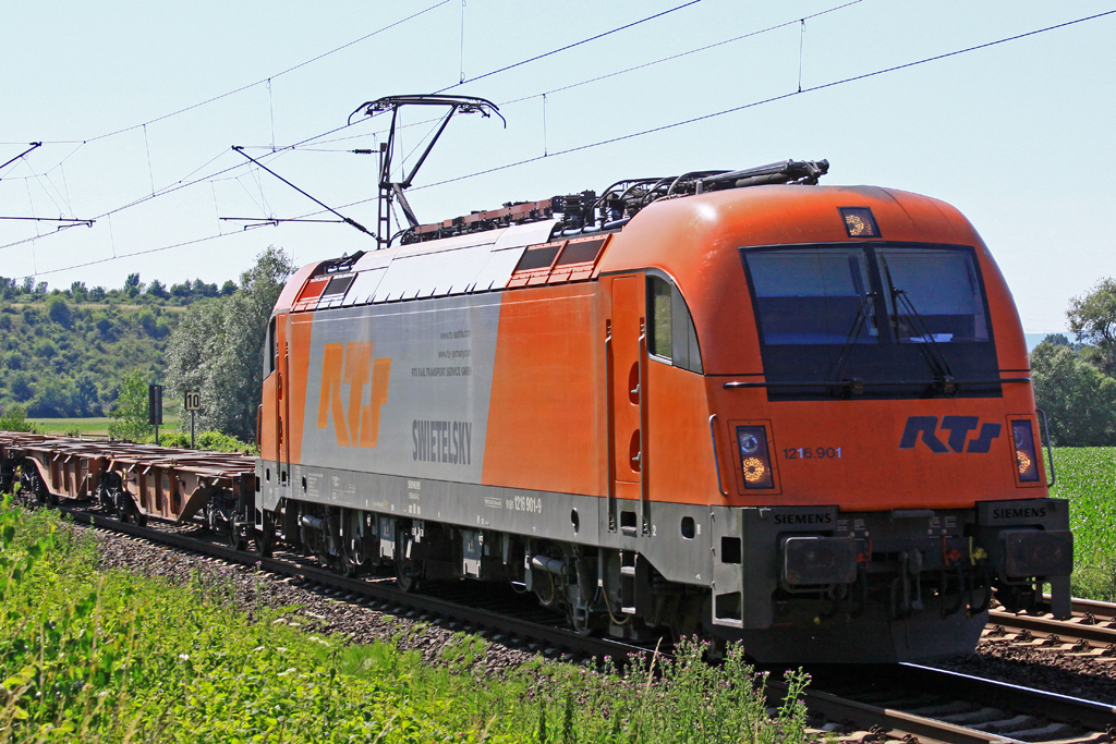 RTS Rail 1216 901-9 am 11.07.15  15:45 nördlich von Salzderhelden am BÜ 75,1 in Richtung Kreiensen