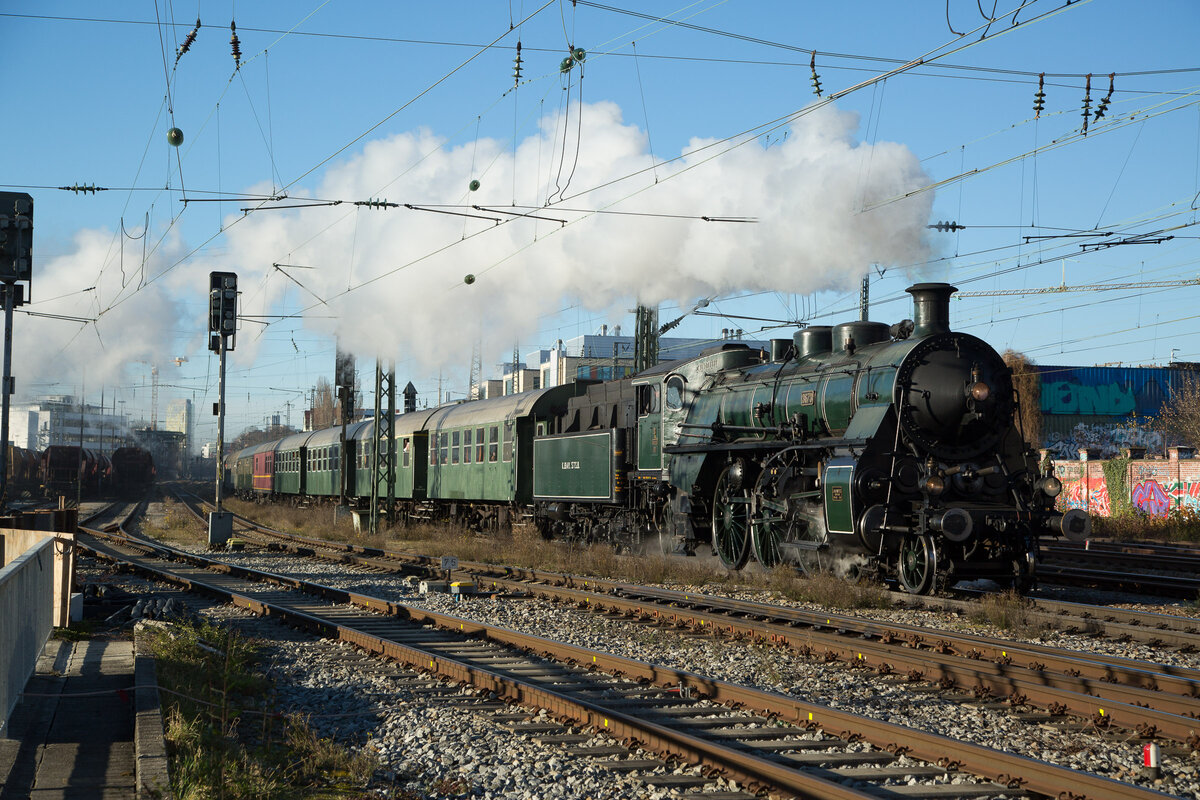 S 3/6 3673 (18 478) in München Süd dreht schön ihre Runden um München am 30.11.24.