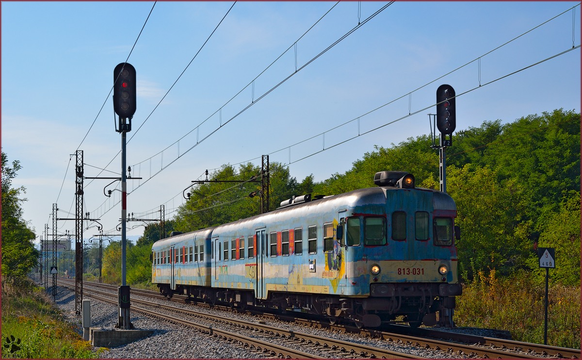 S 813-031 fhrt durch Maribor-Tabor Richtung Maribor Hauptbahnhof. /8.10. 2013