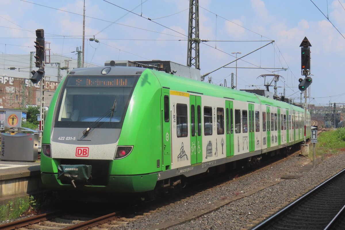 S-Bahn 422 031 verlasst am 27 Juni 2024 Düsseldorf Hbf nach Dortmund -rarerweise ohne zu massiver Störungen...