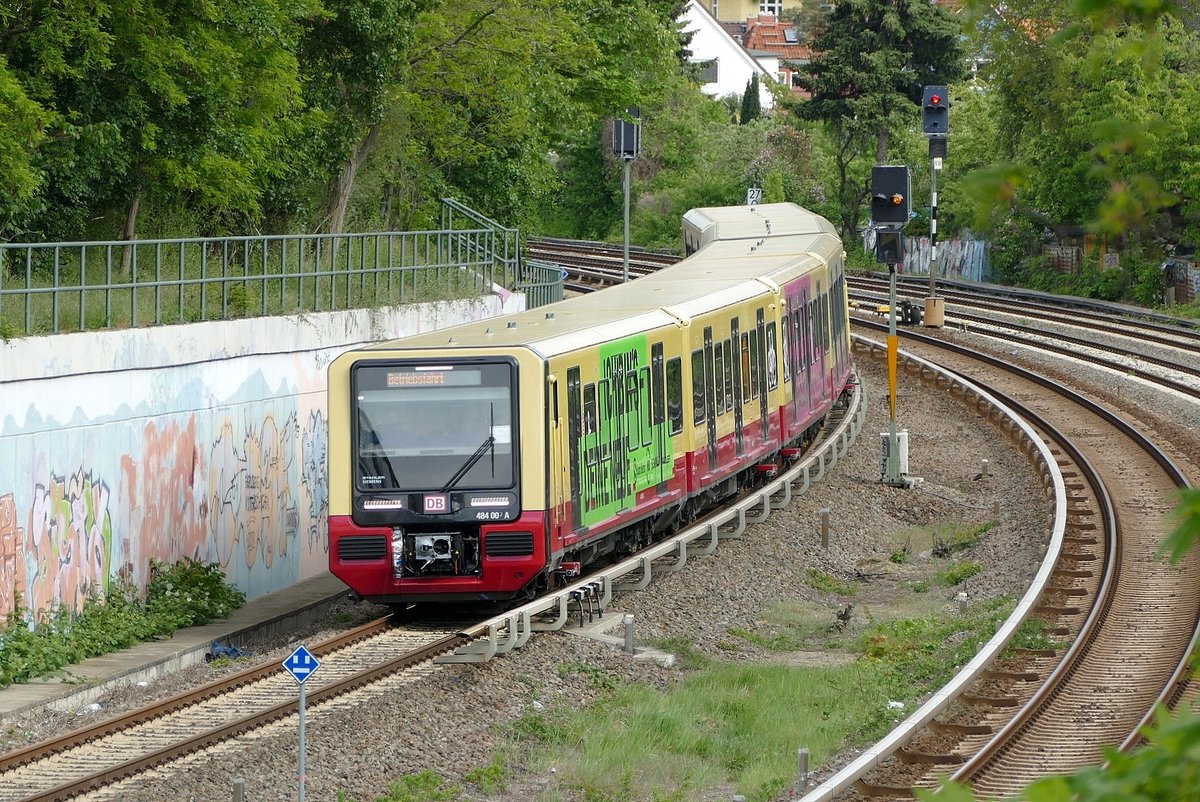 S Bahn Berlin /BR484, mit verschiedenen Slogan's, wie z