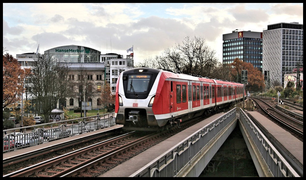 s-Bahn Zug 490628 fährt hier am 26.11.2024 um 15.02 Uhr fährt hier auf dem Weg zur Elbgaustraße in den Bahnhof Hamburg Dammtor ein.