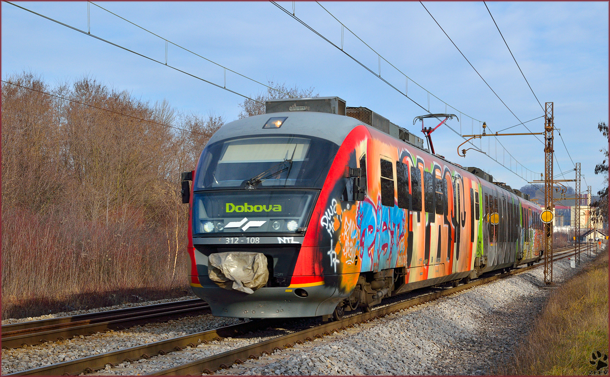 SŽ 312-108 fährt durch Maribor-Tabor Richtung Dobova. /2.1.2014