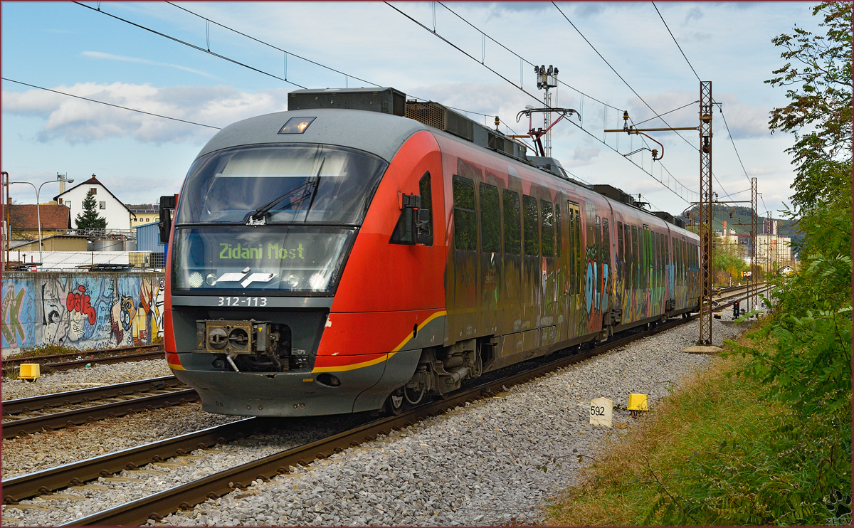 SŽ 312-113 fährt durch Maribor-Tabor Richtung Zidani Most. /4.11.2014