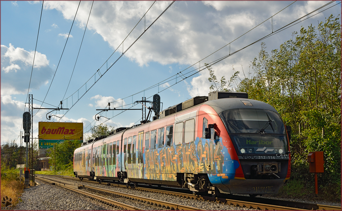 SŽ 312-114 fährt durch Maribor-Tabor Richtung Maribor HBF. /4.11.2014