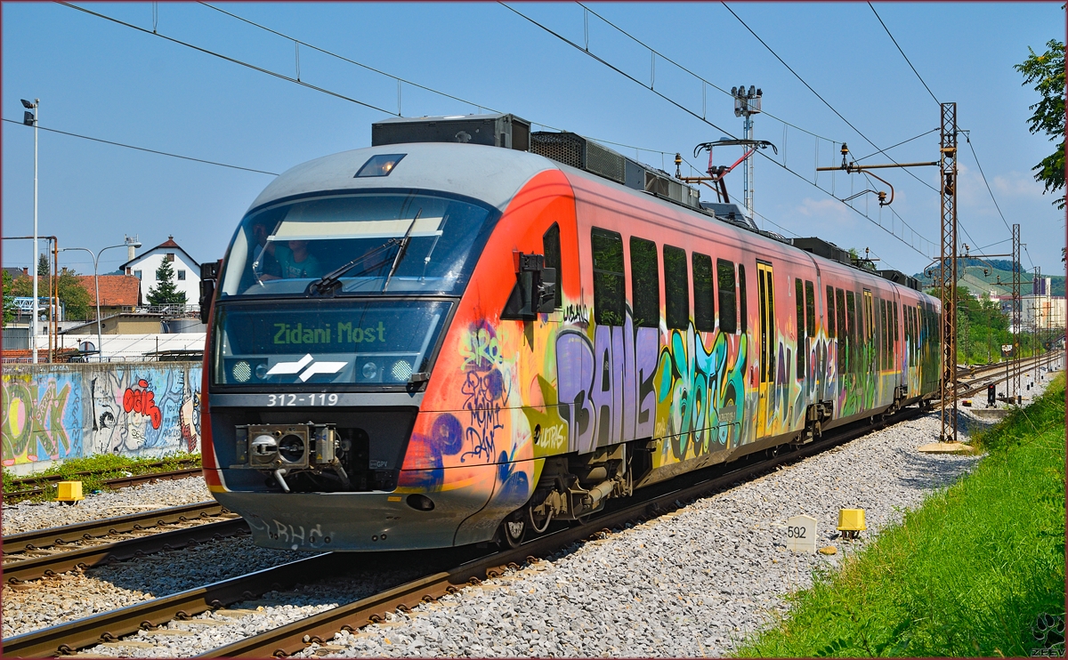 SŽ 312-119 fährt durch Maribor-Tabor Richtung Zidani Most. /18.7.2014