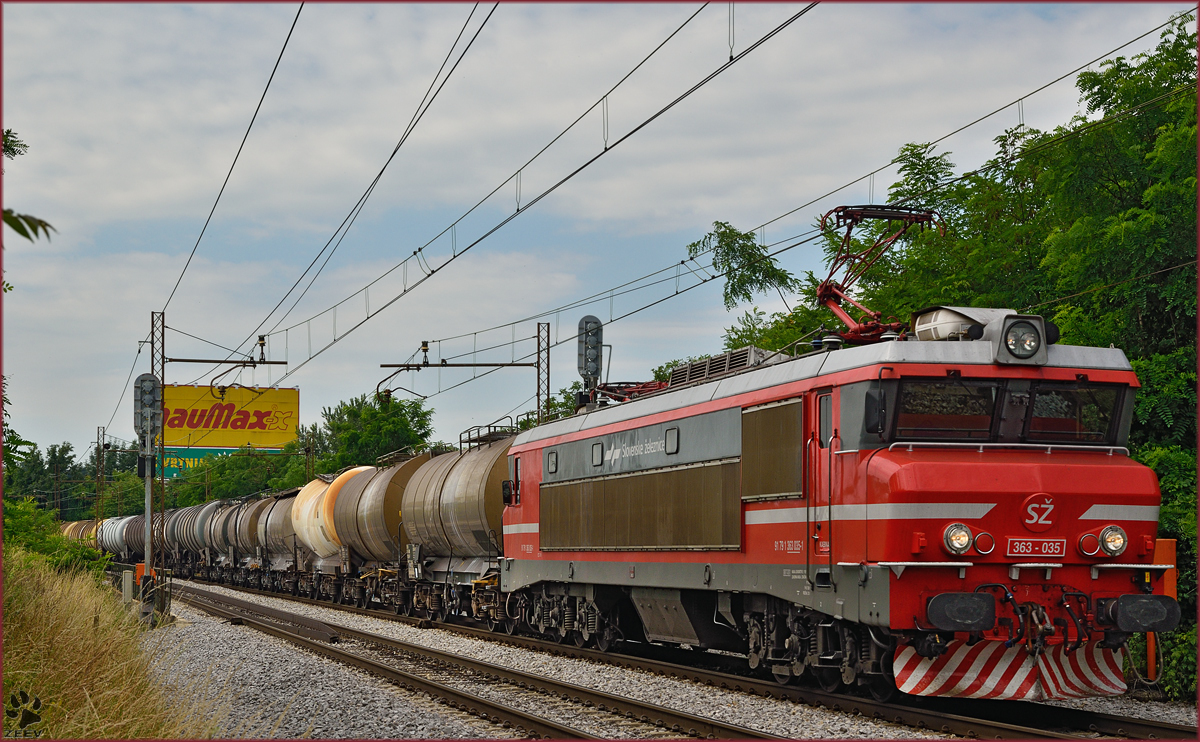 SŽ 363-035 zieht Kesselzug durch Maribor-Tabor Richtung Norden. /2.7.2015
