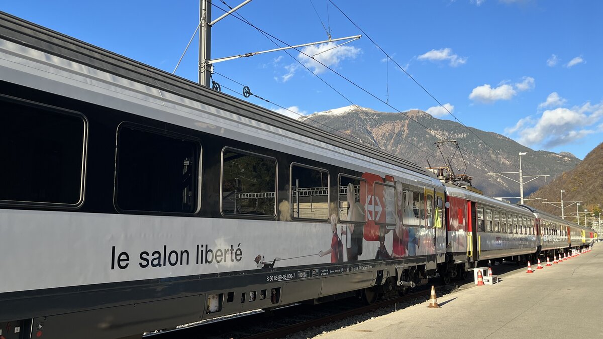 Salon-Liberté (ehem. Papstwagen) für SBB Mobile APP Schulungen am SBB Schul- und Erlebniszug 12/2023 in Bellinzona.