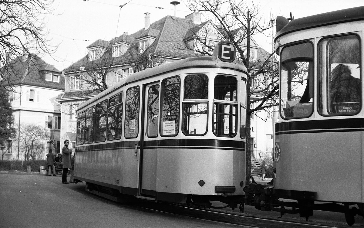 SB Stuttgart_VerkehrsfreundeStuttgart Abschiedsfahrt für Linie 10 mit Einbeziehung weiterer Strecken. DoT4 925 mit B2 1566 in der sehr engen Endschleife 'Doggenburg'.__20-03-1976