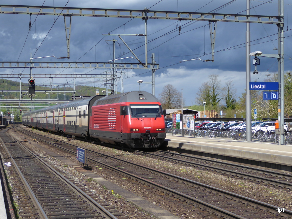 SBB - 460 097-9 der durchfahrt in Liestal am 16.04.2016