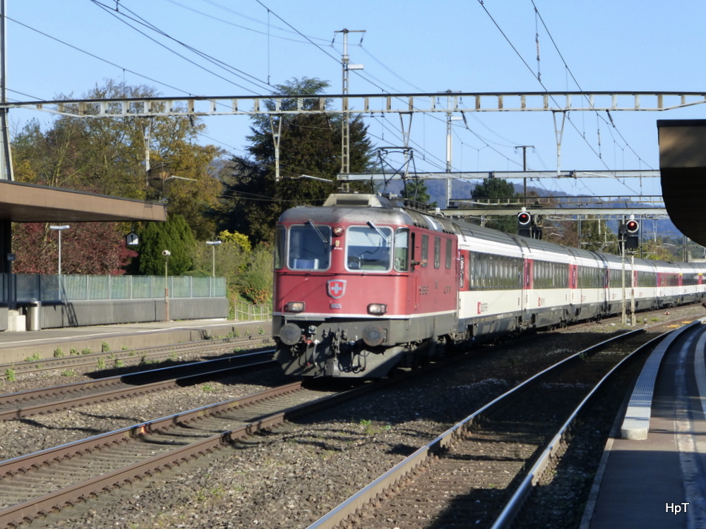 SBB - ICE Ersatzzug mit der Lok Re 4/4 11125 bei der durchfahrt in Rupperswil am 26.10.2014