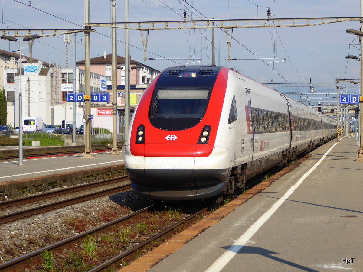 SBB - ICN Alice Rivaz bei der durchfahrt im Bahnhof in Renens am 03.05.2016