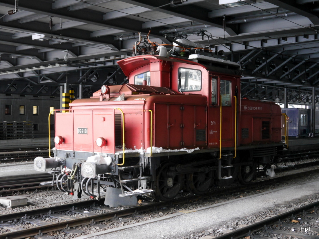 SBB - Rangierlok Oldtimer Ee 3/3  16410 im Bahnhof Chur am 02.01.2014