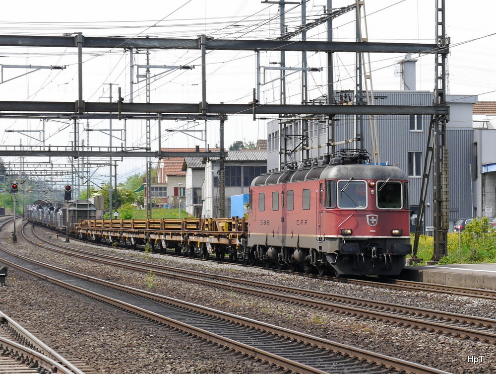 SBB - Re 6/6  11608 mit Güterzug bei der durchfahrt im Bahnhof Rupperswil am 25.04.2014