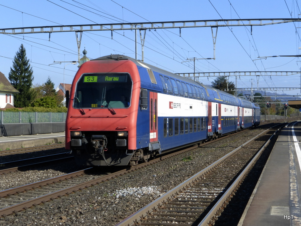 SBB -  RE Zürich - Aarau bei der durchfahrt in Rupperswil am 26.10.2014