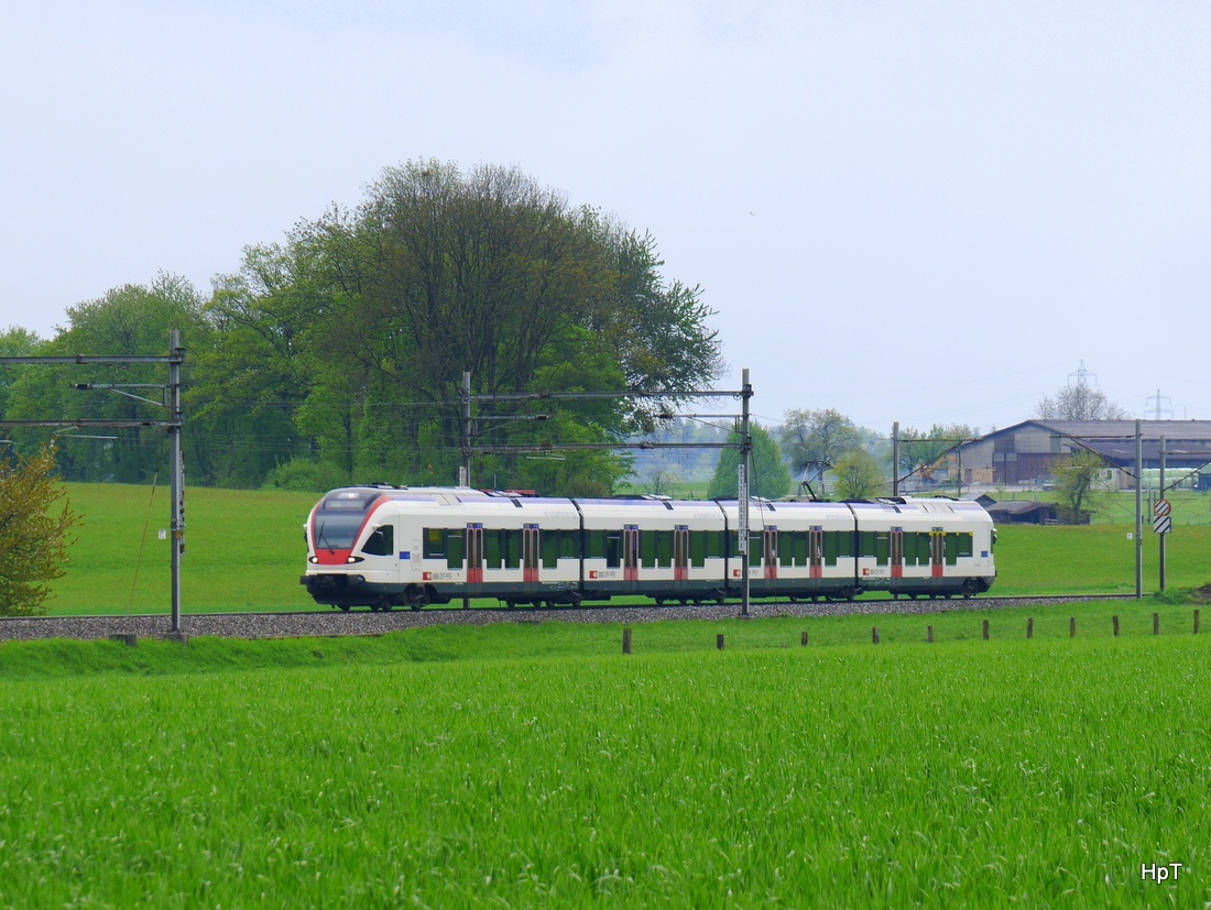 SBB - Regio unterwegs bei Niederbipp am 28.04.2015