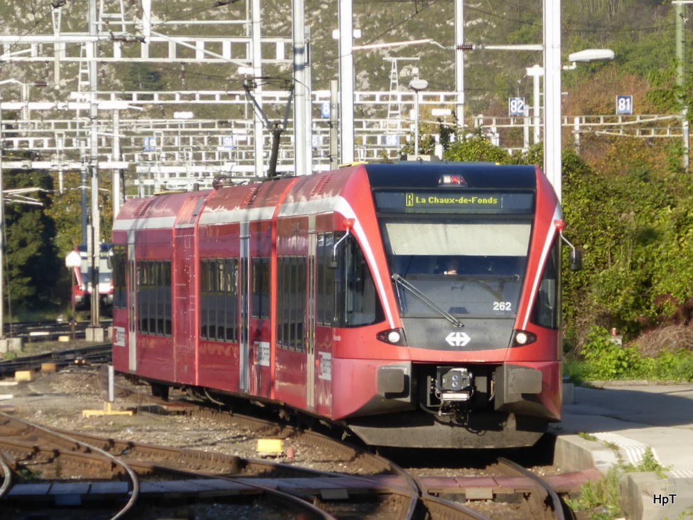 SBB - Triebwagen RABe 2/8  526 262-6 bei der einfahrt im Bahnhof Biel am 26.10.2014