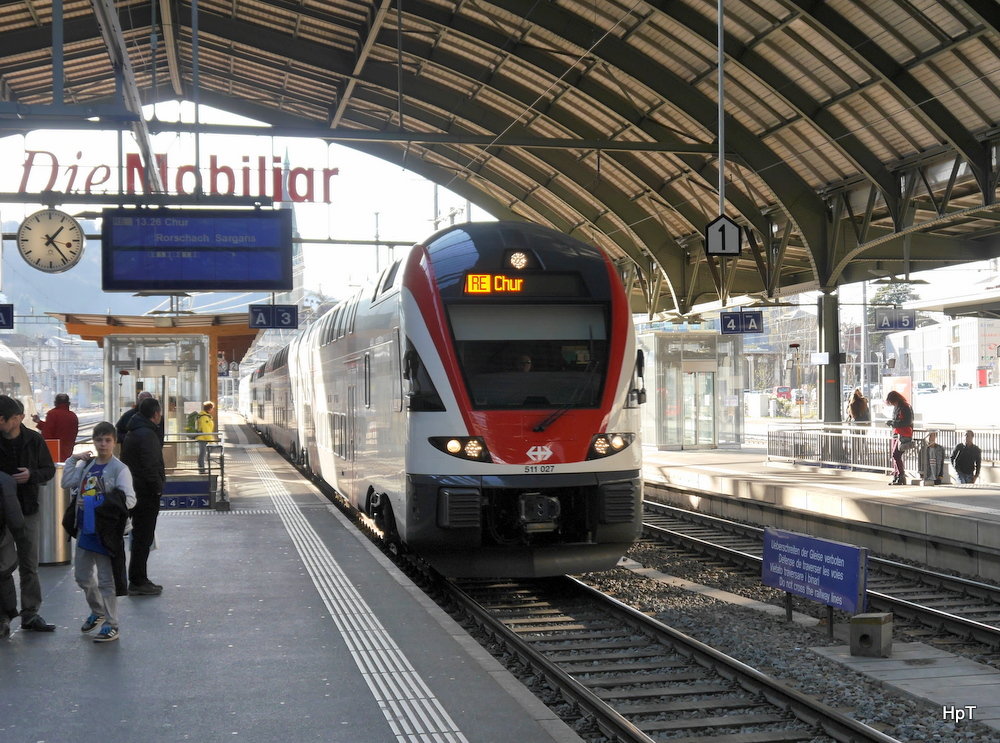SBB - Triebzng RABe 511 027-0 bei der einfahrt im Bahnhof St.
Gallen am 13.12.2014