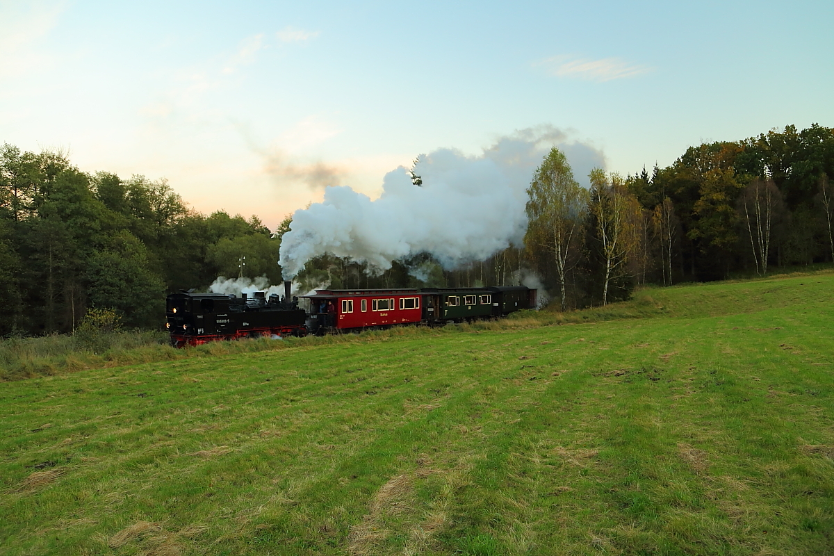 Scheinanfahrt von 99 5906 mit IG HSB-Sonderzug zwischen Mägdesprung und Sternhaus-Ramberg (Kilometer 8,4) am 17.10.2014. (Bild 5)