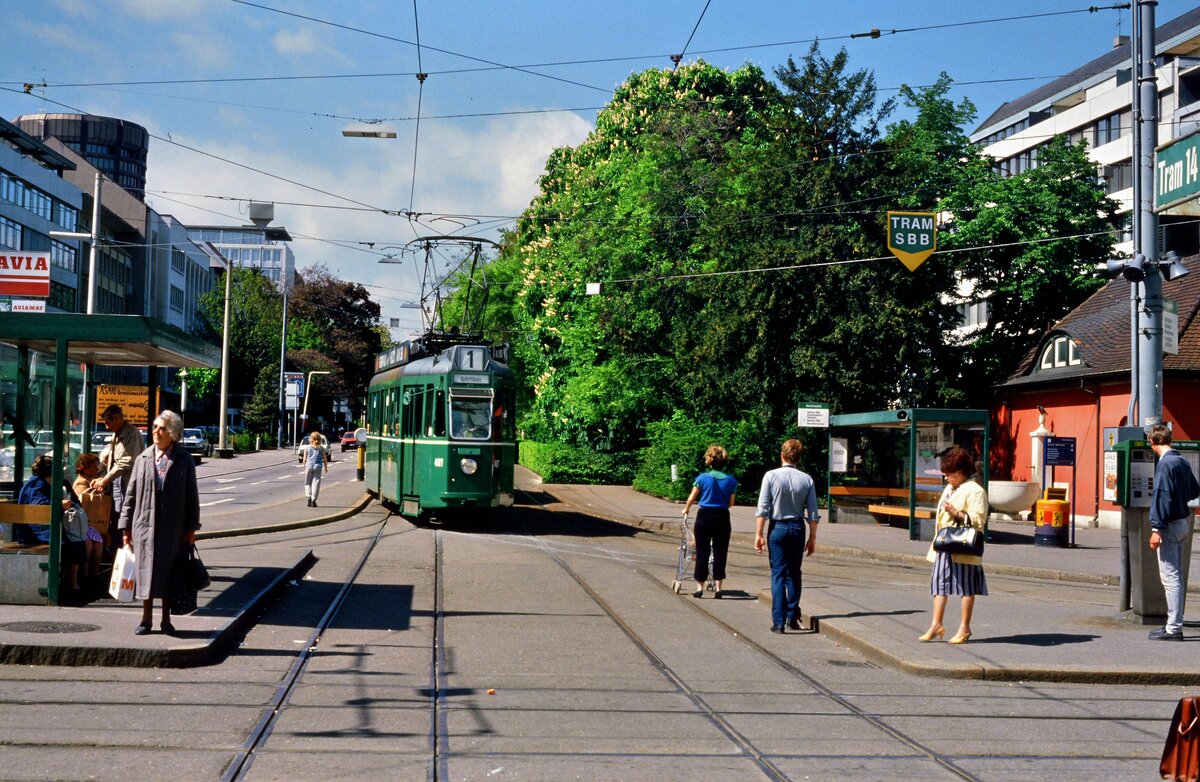 Schweizer Standardwagen auf der Linie 1 der Baseler Straßenbahn (1986)