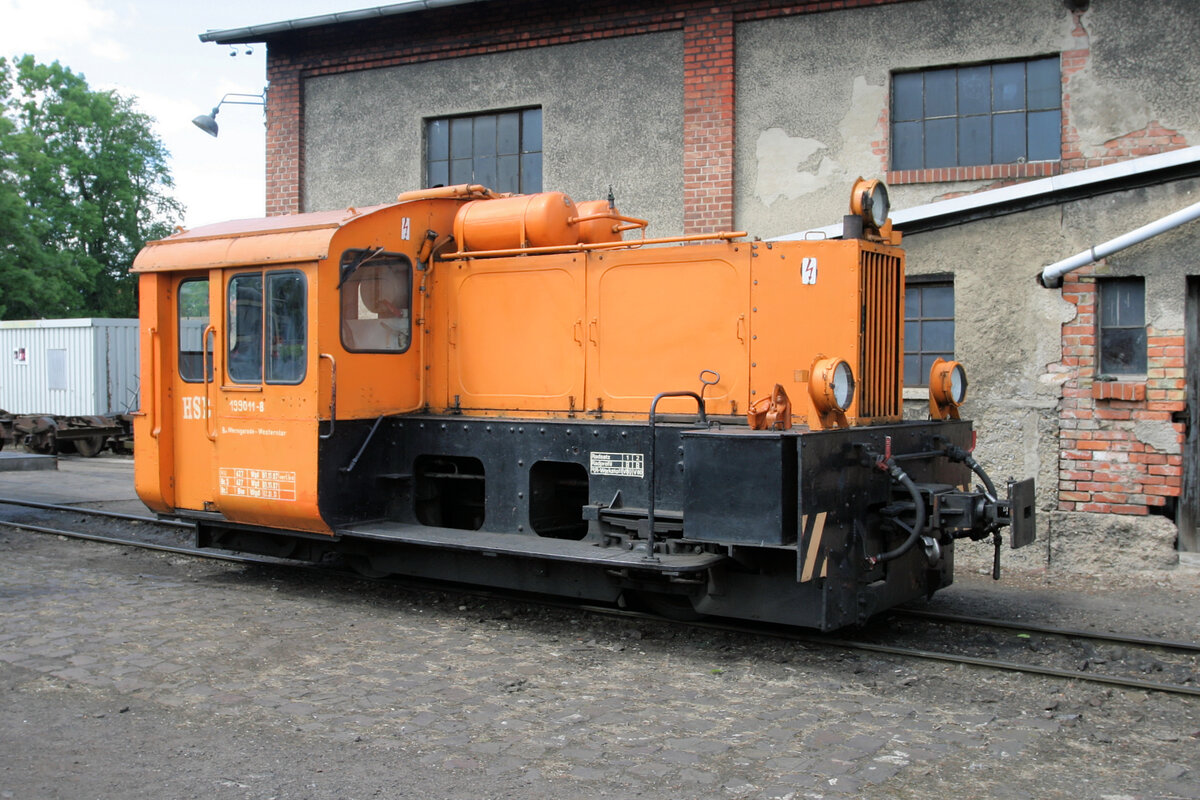 Seit 1993 bei den HSB: 199 011 am 09.06.2012 im Bw. Wernigerode-Westerntor.