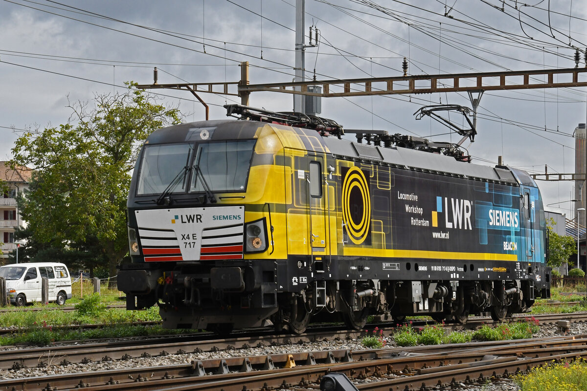 Siemens Vectron 193 717-6 verlässt am 10.09.2024 die Abstellanlage beim Bahnhof Pratteln.