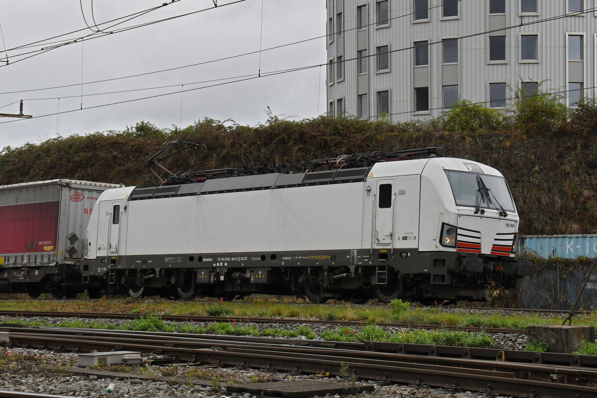 Siemens Vectron 193 961-0 durchfährt am 09.09.2024 den Bahnhof Pratteln.