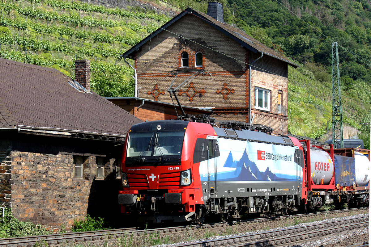 Siemens Vectron SBB-Lok 193 478-5 bei der durchfahrt in Kaub am 27.05.2020