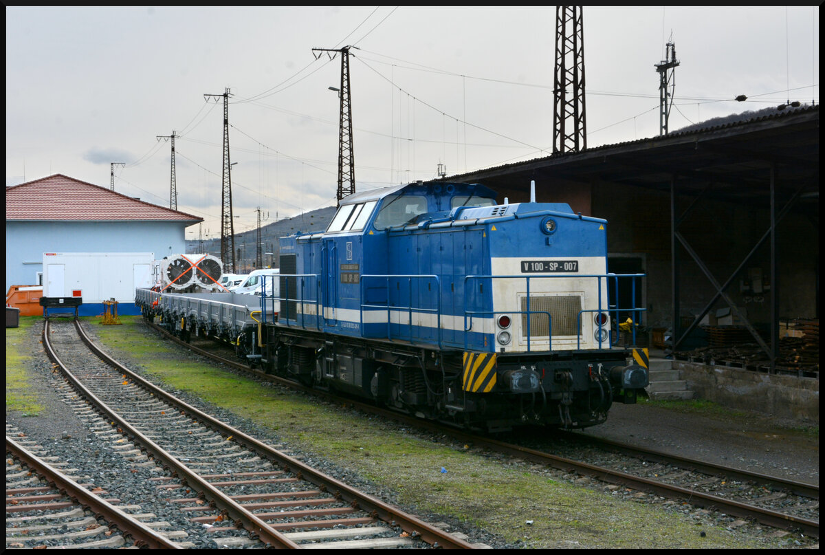 SLG Spitzke Logistik GmbH V100-SP-007 (D-SLG 92 80 1203 409-8) am 23.11.2024 in Gemünden/Main.