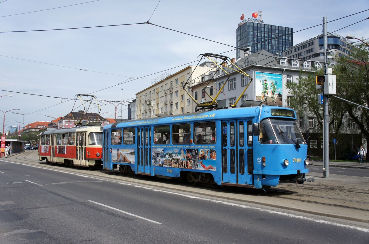 Slowakei / Straenbahn Bratislava: Tatra T3SUCS - Wagen 7809 ...aufgenommen im Mai 2015 an der Haltestelle  Trnavsk mto  in Bratislava.