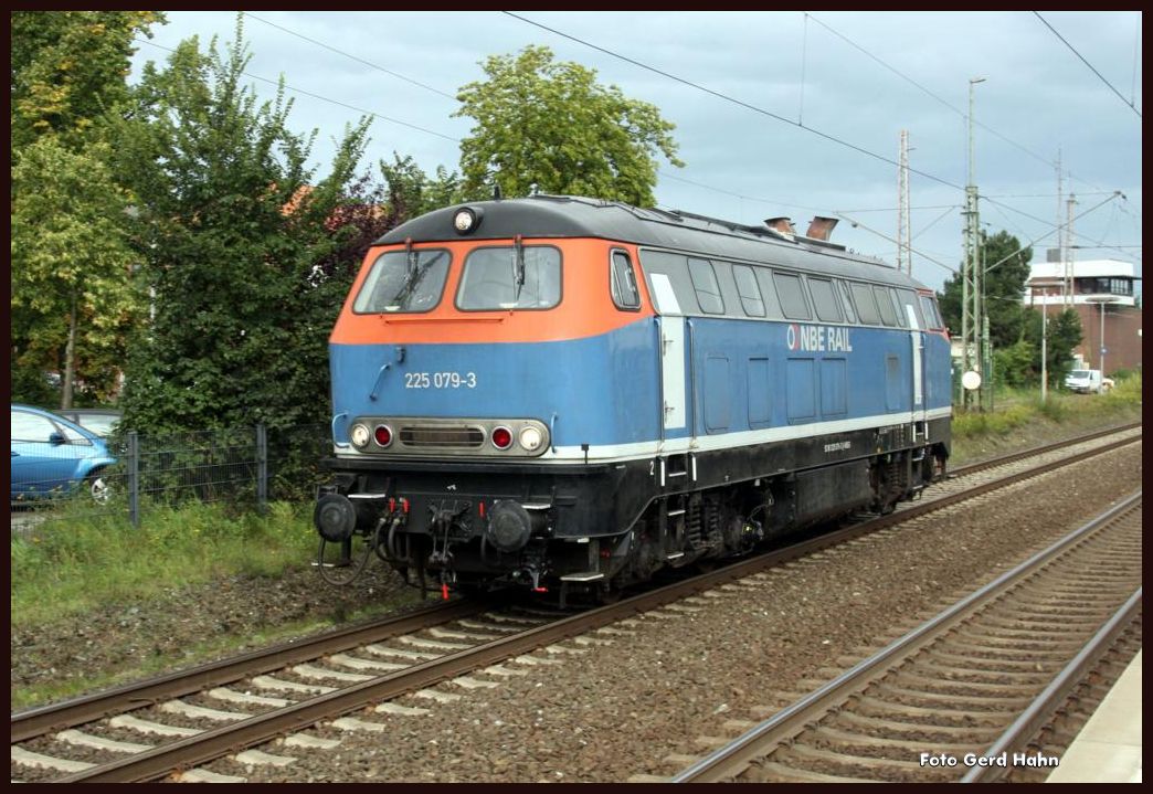 Solo brummte 225078 am 15.09.2015 um 10.58 Uhr nach Süden fahrend durch den Bahnhof Verden.