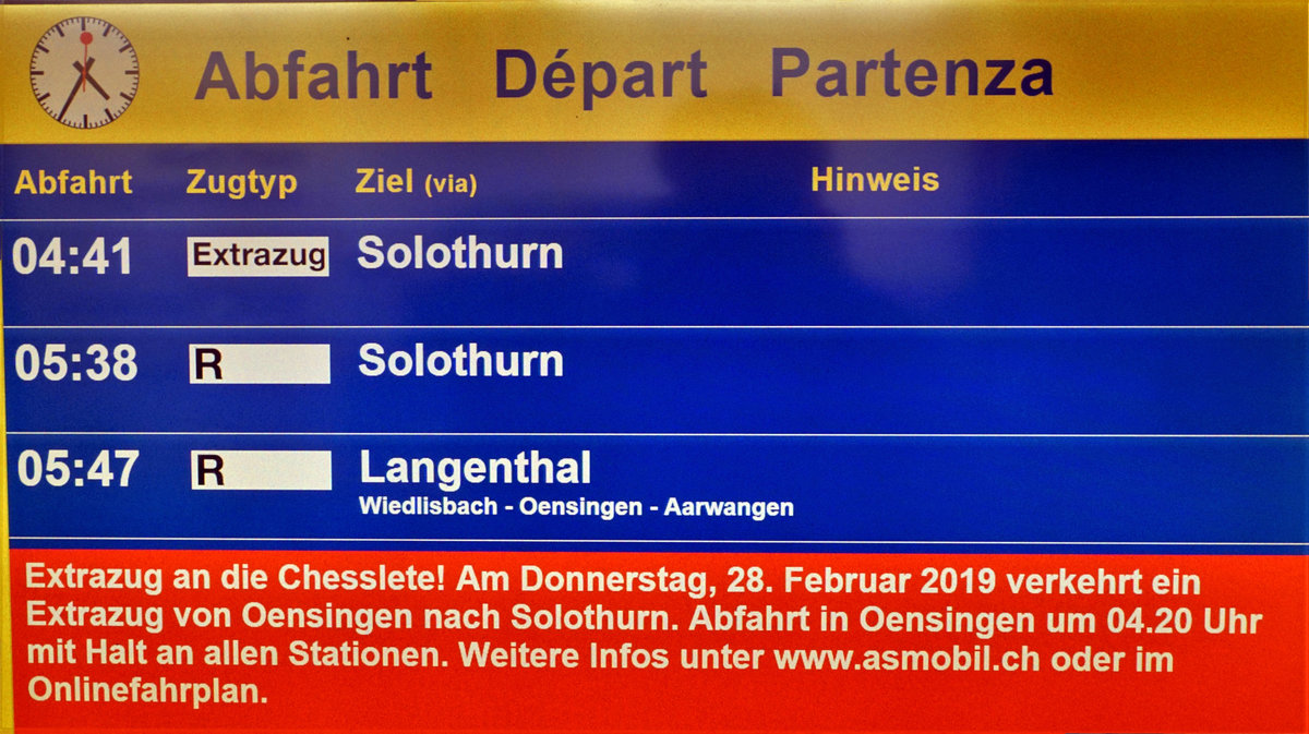 SOLOTHURNER FASNACHT 2019
MIT DEM BIPPERLISI AN DIE CHESSLETE.
Am Schmutzigen Donnerstag den 28. Februar 2019 hat auch in der Stadt Solothurn um 05:00 Uhr mit der Chesslete die FÜNFTE JAHRESZEIT begonnen. 
Für die Verstärkung der Stadtchessler brachte das BIPPERLISI am frühen Morgen mit einem EXTRAZUG viele Fasnächtler aus der näheren Umgebung nach Solothurn.
Foto: Walter Ruetsch
