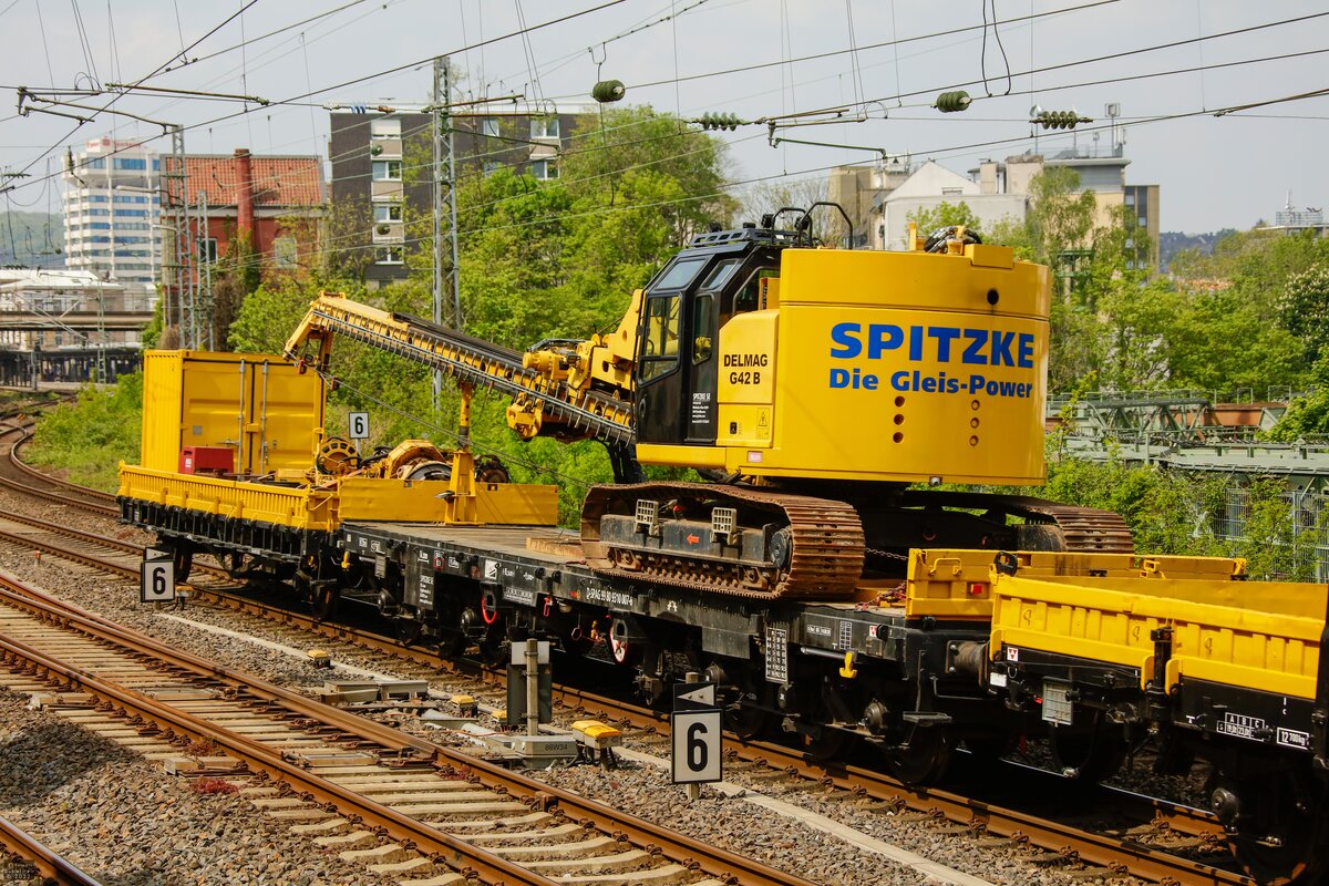 Spitzke Gleispower Bagger in Wuppertal, Mai 2022.