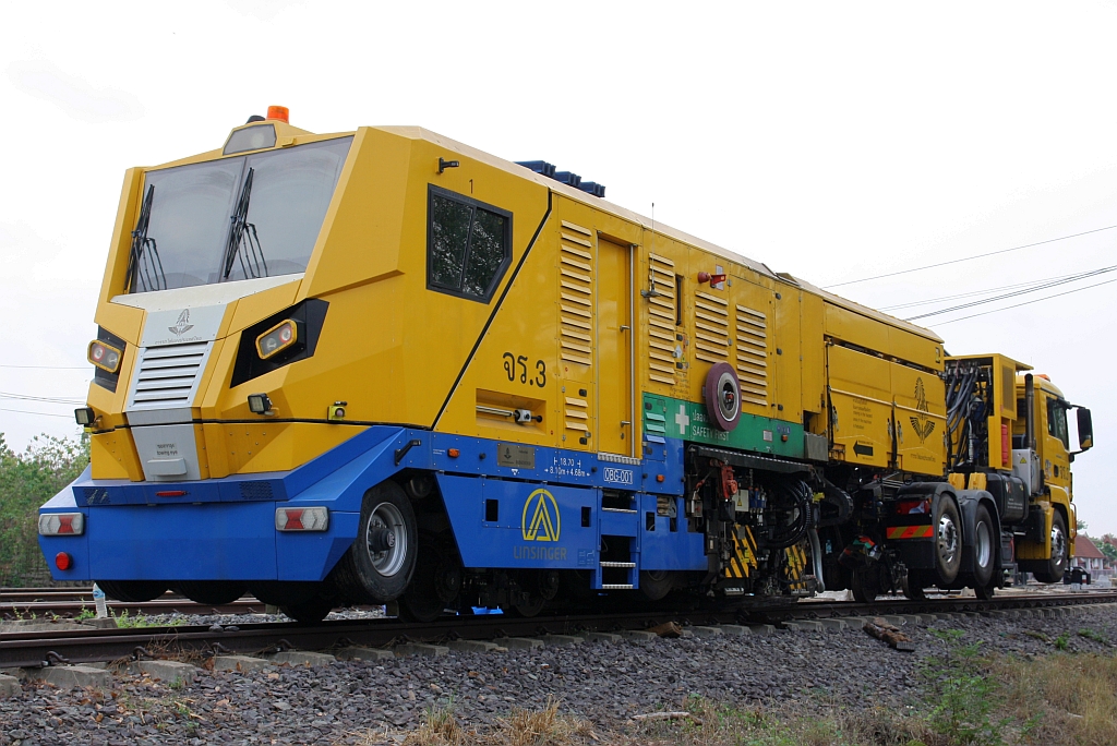 SRT จร.3 (จร. = RRTM/Rail Road Truck Milling, Hersteller: Linsinger / Austria, Type SF02-FS, Baujahr: 201?, Fab.Nr.: ???) am 26.März 2024 in der Chiang Rak Station.