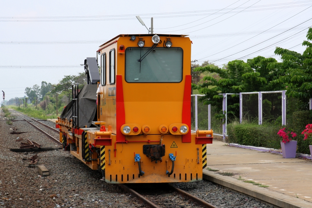 SRT รบน.044, ein Oberbauwagen der Type TG 80-M am 26.März 2017 in der Bang Pa-in Station.