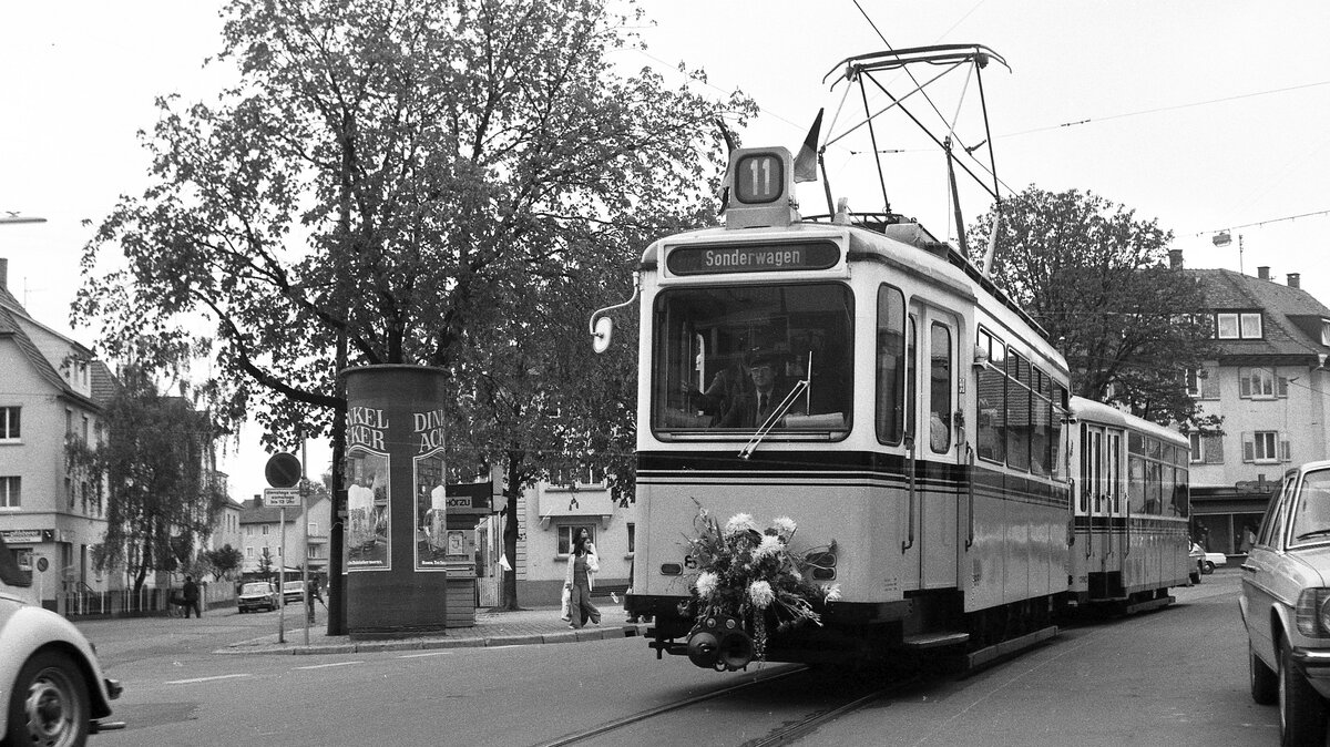 SSB Stuttgart__50 Jahre Straßenbahn (Linien 1/11) nach Fellbach 05.05.1929 / 05.05.1979. Tw 851 [ex 702, UERDINGEN 1939] mit Bw 1390 in der Schleifenfahrt durch Fellbach.