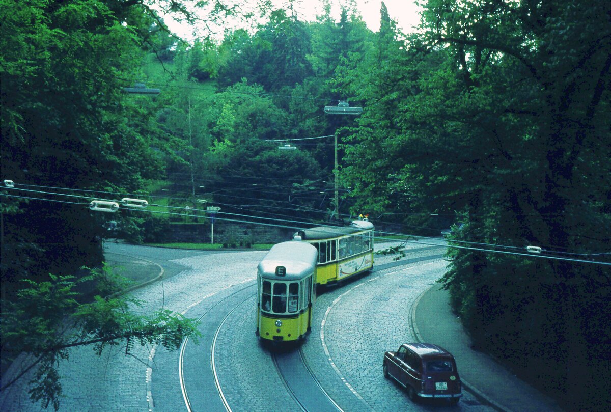 SSB Stuttgart__E-Wagen__T2+B2 in der Bopserkurve Richtung Degerloch.__15-06-1974