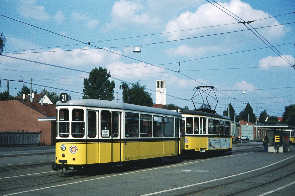 SSB Stuttgart__E-Wagen__Tw 762 als Rangier-Tw mit Bw 1543 der Linie 31 im Bf S-Möhringen auf dem Gleis nach Degerloch.__10-09-1975