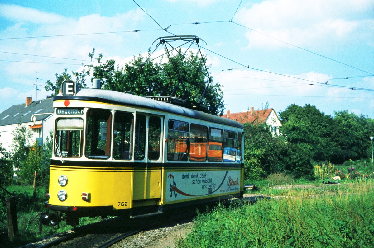 SSB Stuttgart__E-Wagen_Tw 762 als Rangier-Tw in der Wendeschleife am Bf S-Möhringen. __10-09-1975 