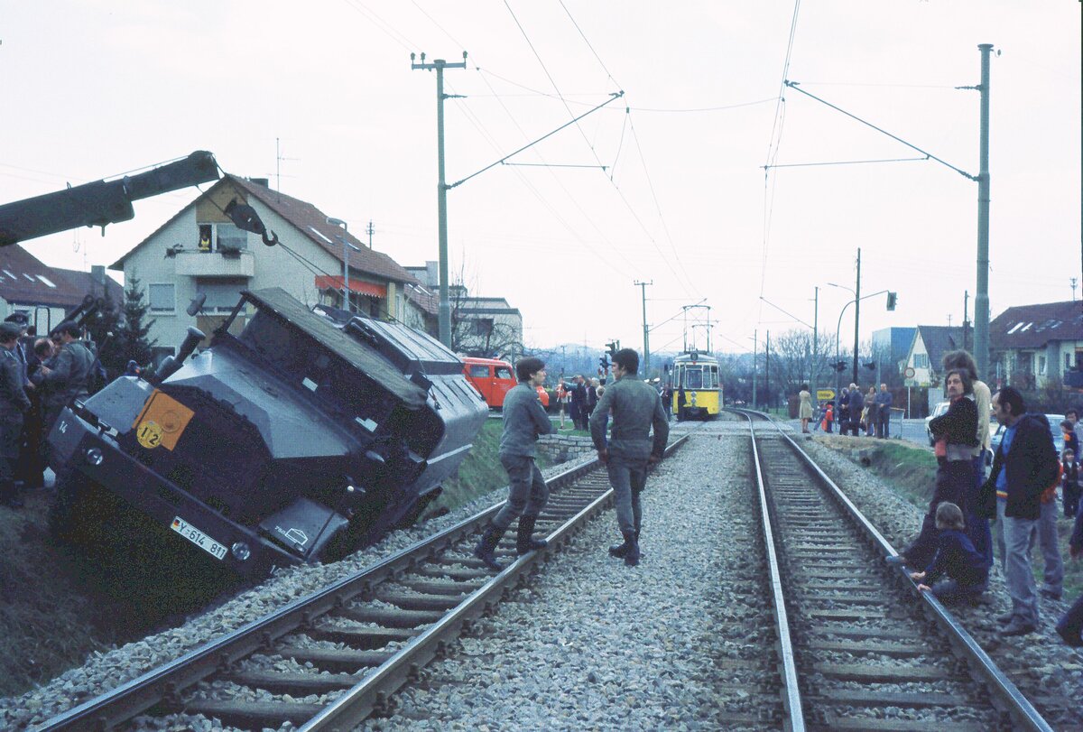 SSB Stuttgarter Straßenbahnen__Noch wird diskutiert. Die Streckenfreigabe wird noch etwas dauern.__29-03-1974