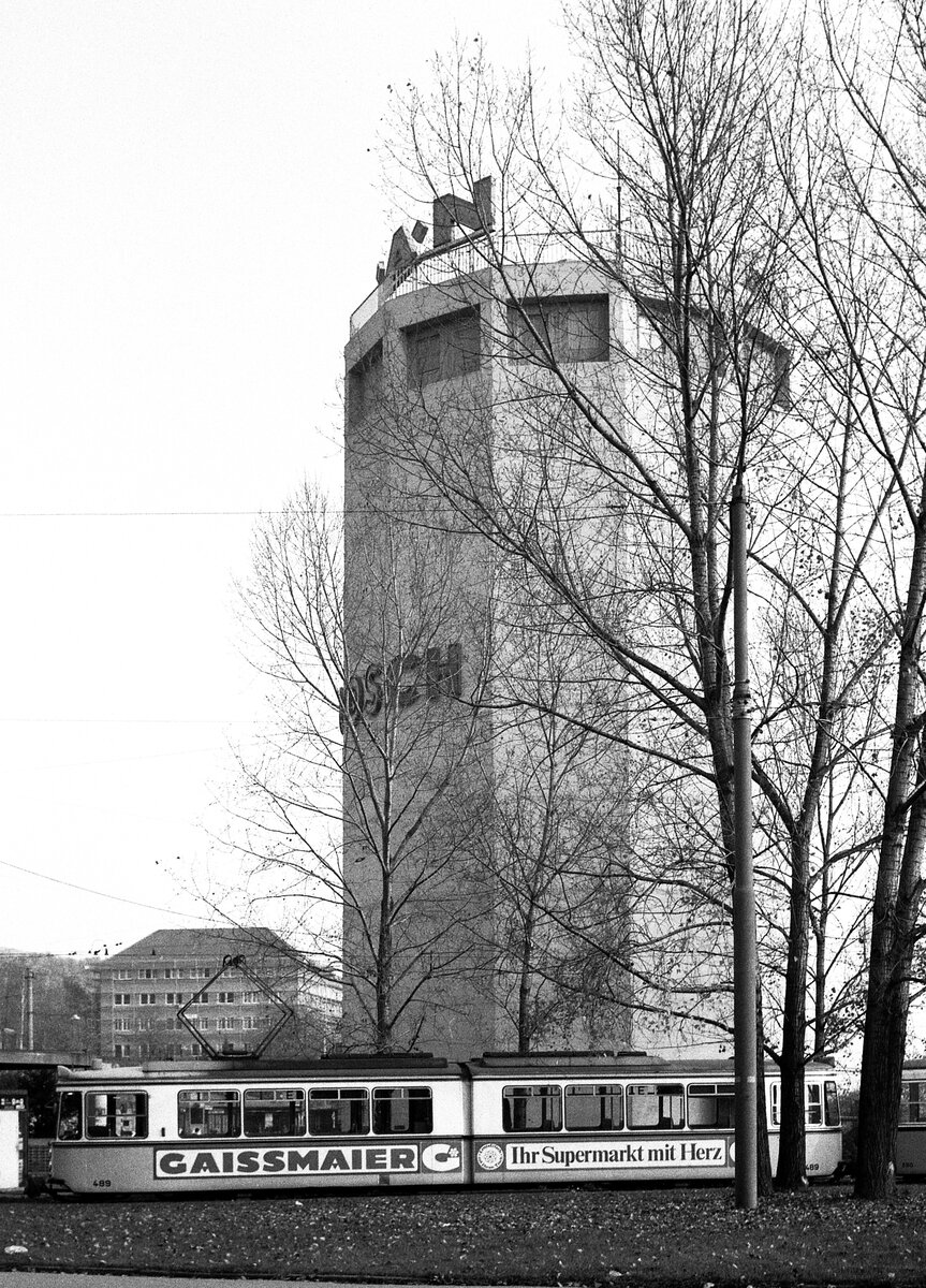 SSB Stuttgart__GT4 E-Wagen-Zug zum Hauptbhf. mit Tw 489 + 580, Samstag mittags in der Schleife 'Pragsattel'.__06-11-1976 